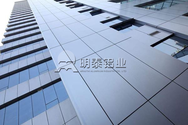 鋁塑板用鋁箔基材厚度一般是多少絲？鋁箔生產(chǎn)廠家哪家好？