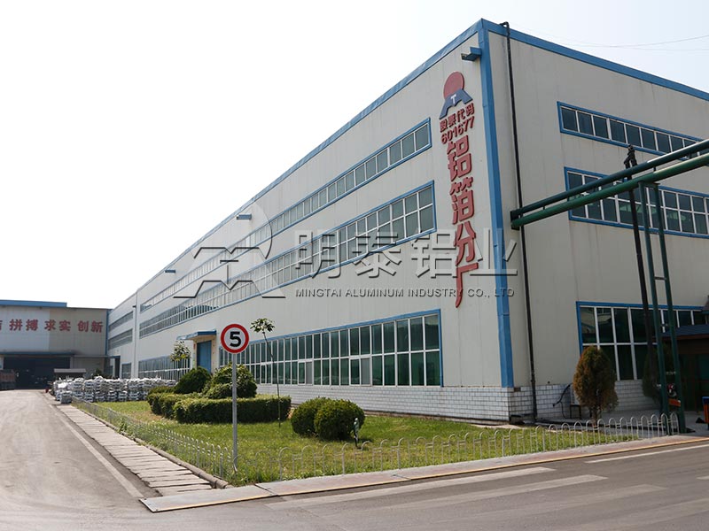 風(fēng)管用8011鋁箔一噸多少錢？鋁箔廠家實(shí)時報價