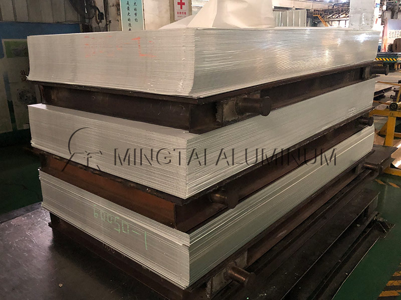 食品模具用鋁板對(duì)于中厚鋁板衛(wèi)生標(biāo)準(zhǔn)有啥要求？