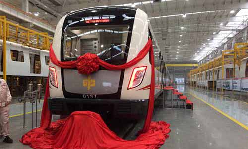 鄭州造”首列地鐵列車(chē)下線 加快明泰鋁業(yè)產(chǎn)業(yè)轉(zhuǎn)型升級(jí)